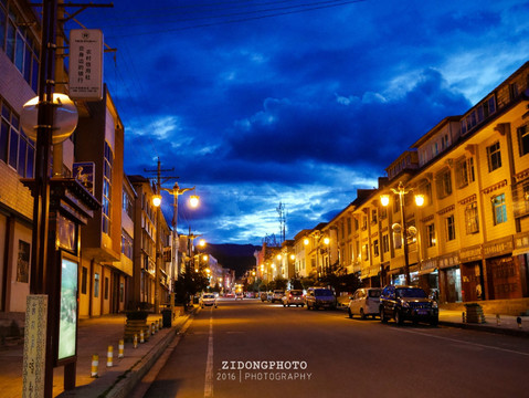 炉霍夜景