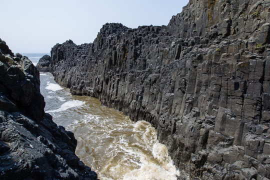 海岸柱状火山岩