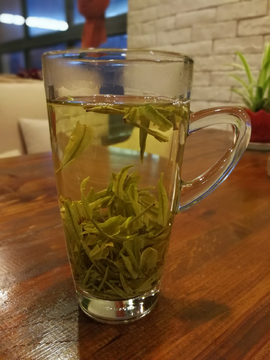 一杯白茶 白茶 茶杯 玻璃杯