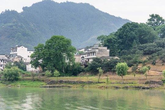 两岸民居