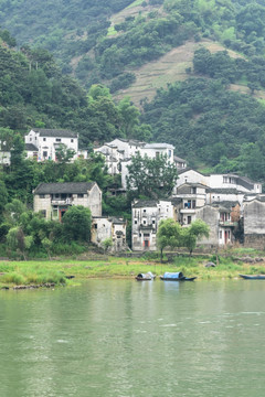 两岸民居
