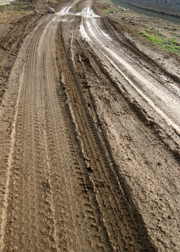 泥泞的公路