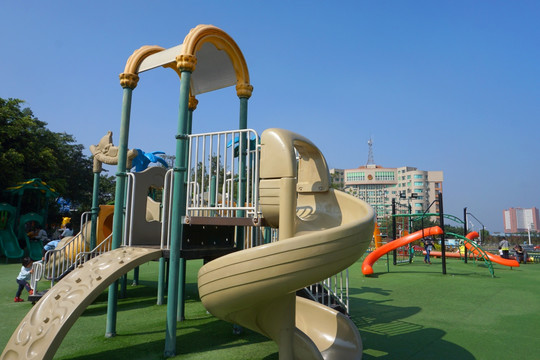 城市休闲广场 儿童游乐设施