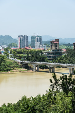 湖边住宅楼