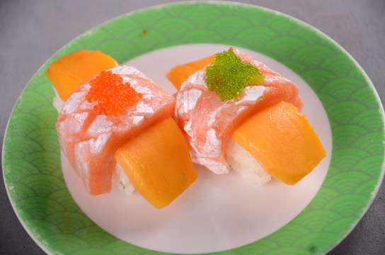 香芒三文鱼腩寿司