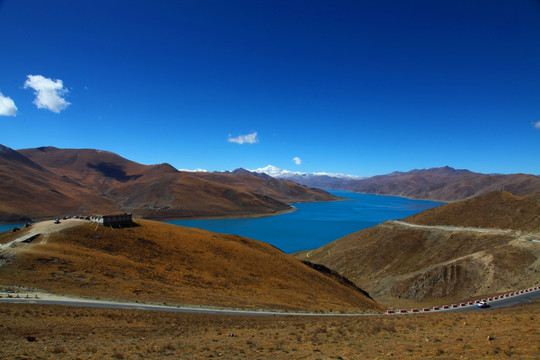 羊卓雍措湖远景