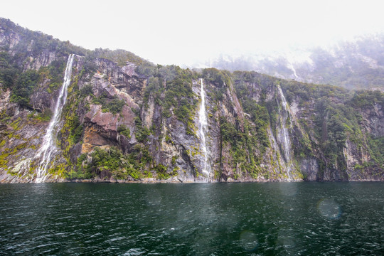 米尔福德峡湾