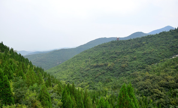 层层叠叠的山脉风景