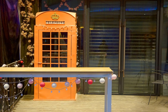 咖啡屋门庭装饰 欧式电话亭