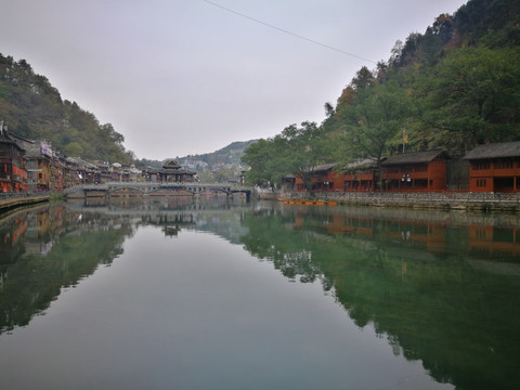 凤凰古城沱江风光