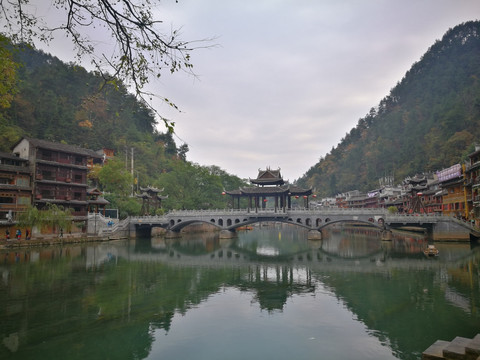 凤凰古城沱江风光