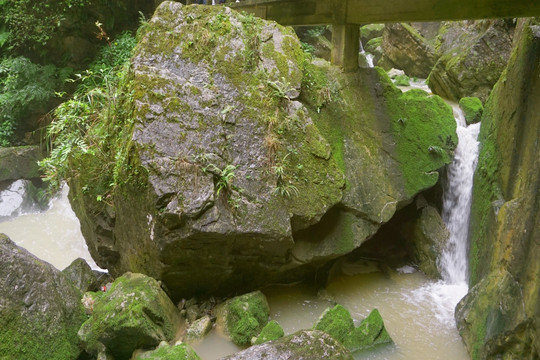 高山流水 峡谷溪流