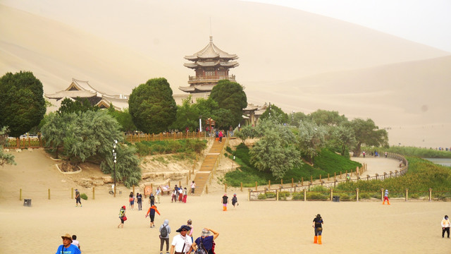 鸣沙山 月牙泉