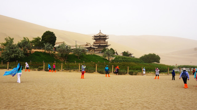 鸣沙山 月牙泉