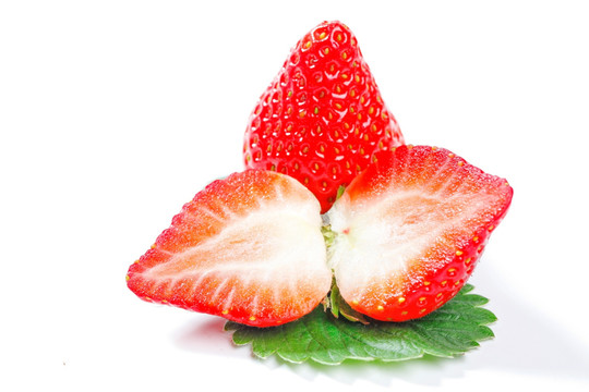 草莓白底高清