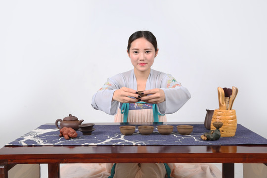 传统汉服女茶艺师