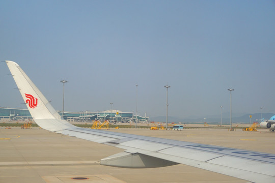 从机场跑道遥看韩国仁川机场
