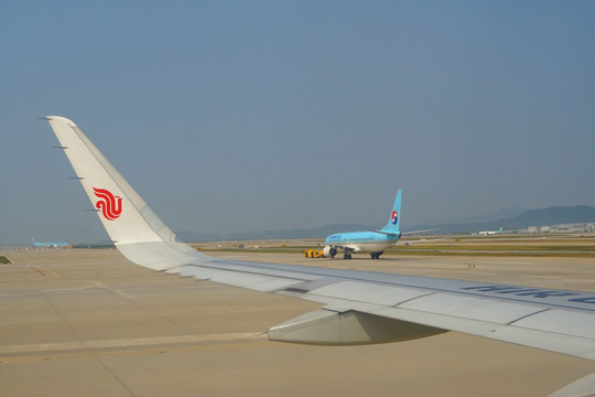 从机场跑道遥看韩国仁川机场