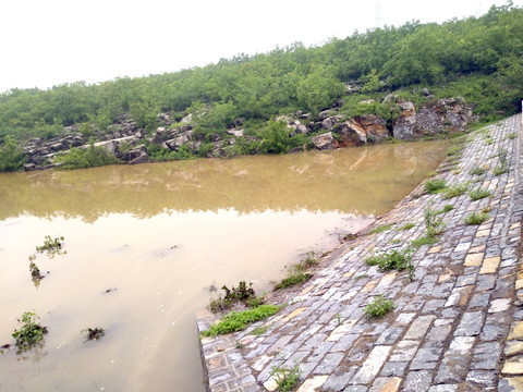 河堤  岸堤