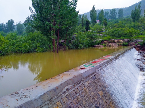 顺河水坝 小河