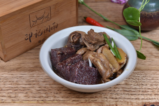 焖鹅肉
