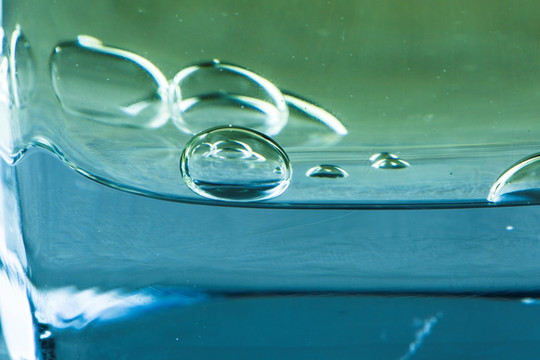 水