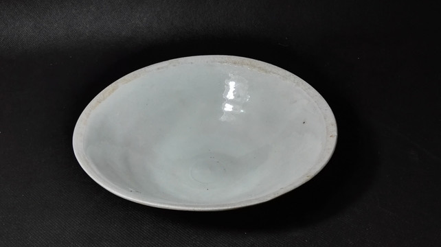 宋德化窑白瓷撇口碗