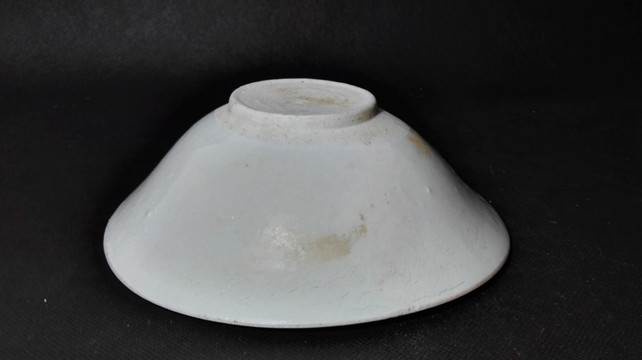 宋德化窑白瓷撇口碗