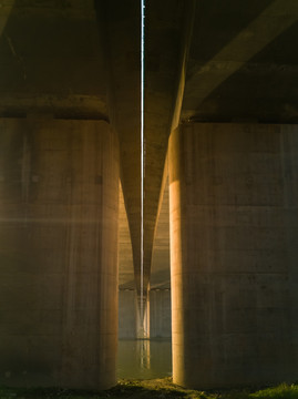 夕阳下的岷江大桥