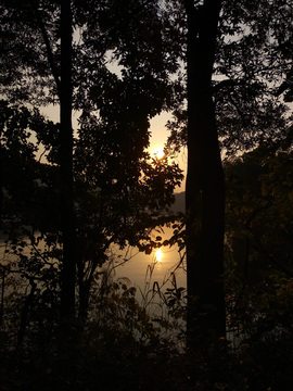 湖畔夕阳风景