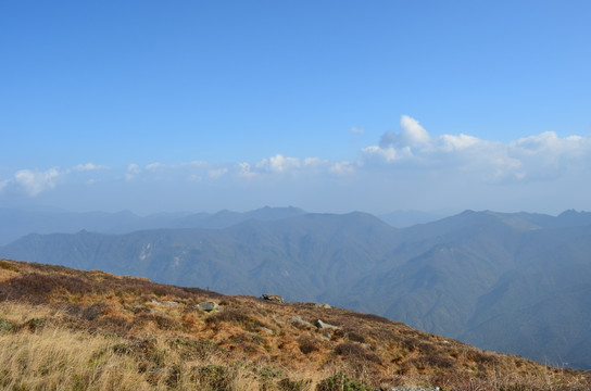 山高云淡