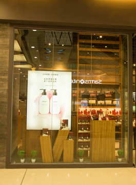 服装专卖店 专卖店橱窗