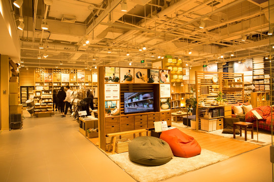 服饰专卖店 专卖店橱窗 橱窗