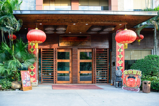 中式餐厅门口