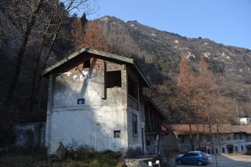 山中老建筑
