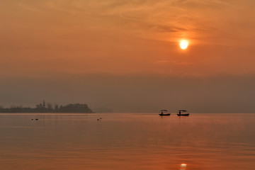 西昌邛海日出