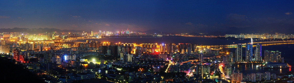 深圳湾城市夜色全景图