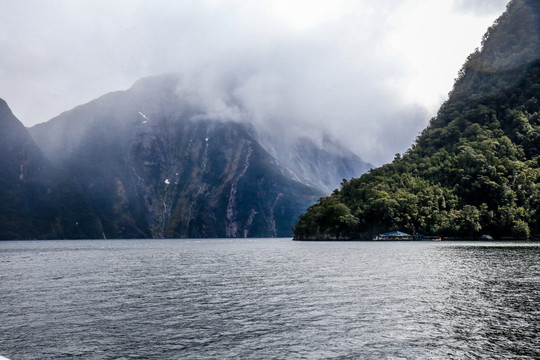 米尔福德峡湾