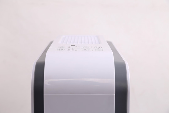 白色空气净化器
