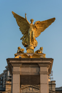 欧式金色天使雕塑