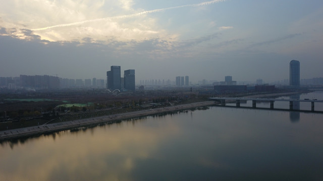航拍西安浐灞大桥夕阳美景