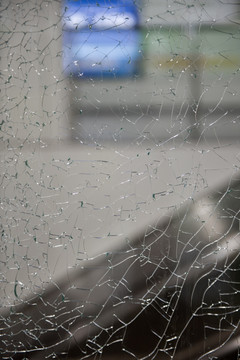 玻璃裂纹 钢化玻璃裂纹 玻璃蜘