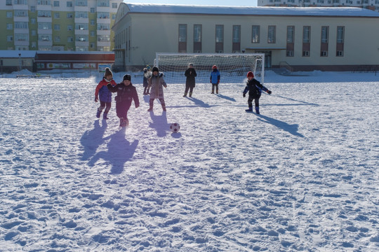雪地足球课