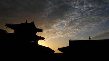黄昏中的寺院