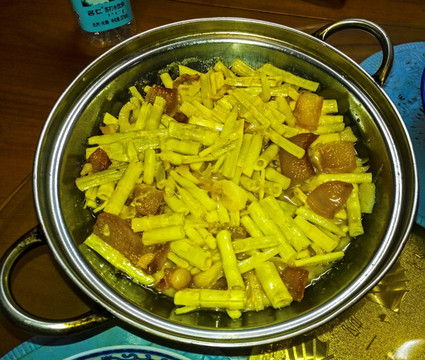 小竹笋炖腊肉