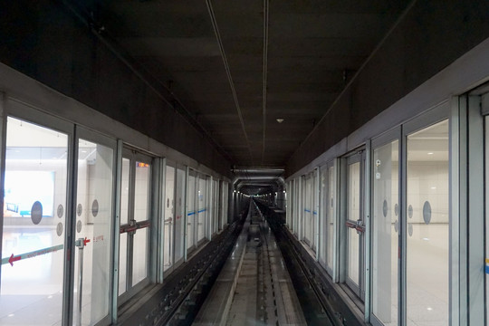 韩国仁川机场航站列车 轨道内景