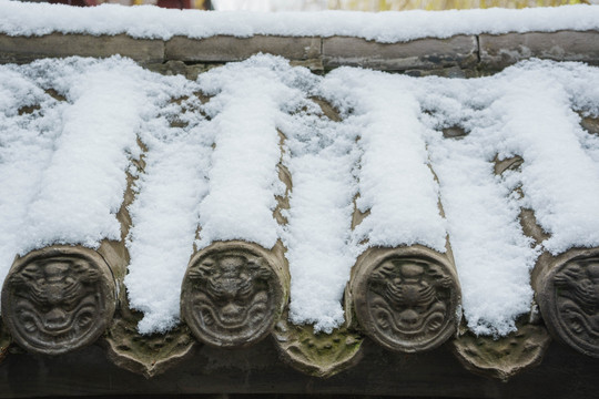 瓦当落雪