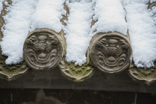 瓦当落雪