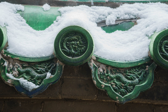 瓦当落雪