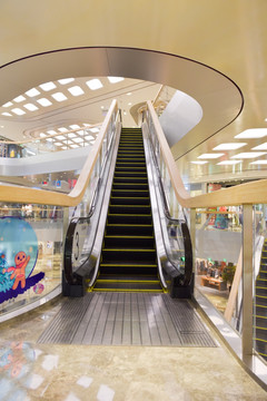 商场空间 自动扶梯
